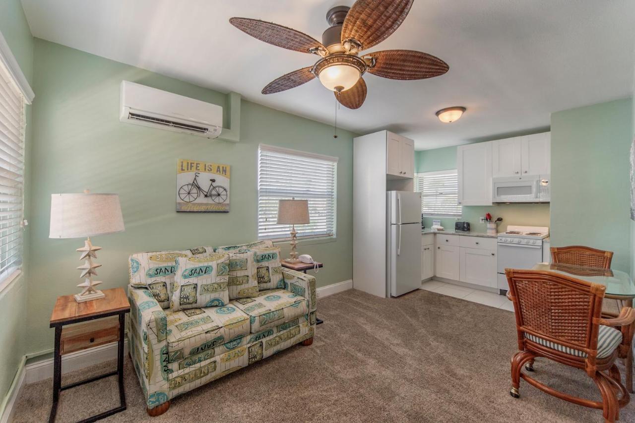 #212 Surf Song Resort St. Pete Beach Extérieur photo