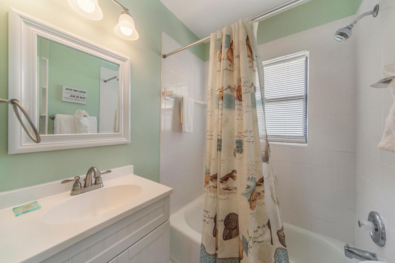 #212 Surf Song Resort St. Pete Beach Extérieur photo